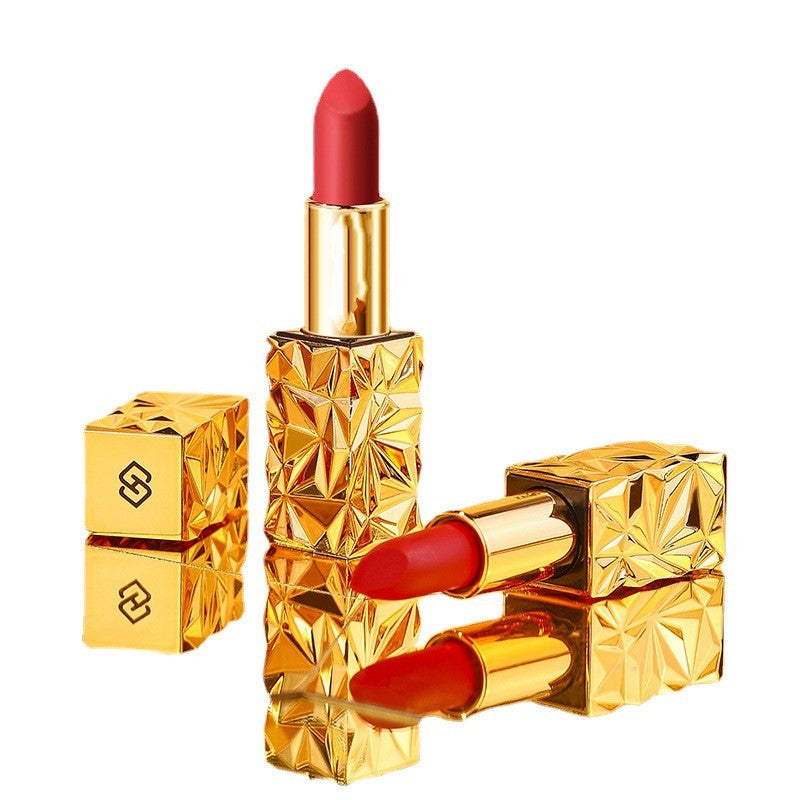 Matte and hard to remove makeup lipstick Matte and hard to remove makeup lipstick